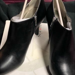 Black mid heel bootie Nine West NWT
